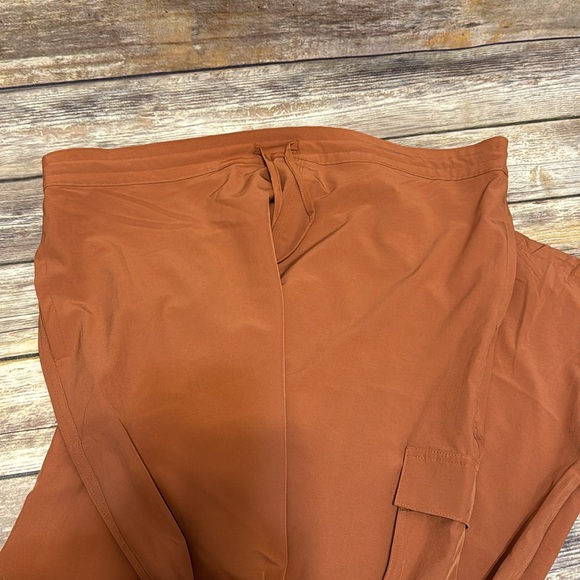 OLD NAVY Cargo Style Tall Pants - Picture 3 of 4